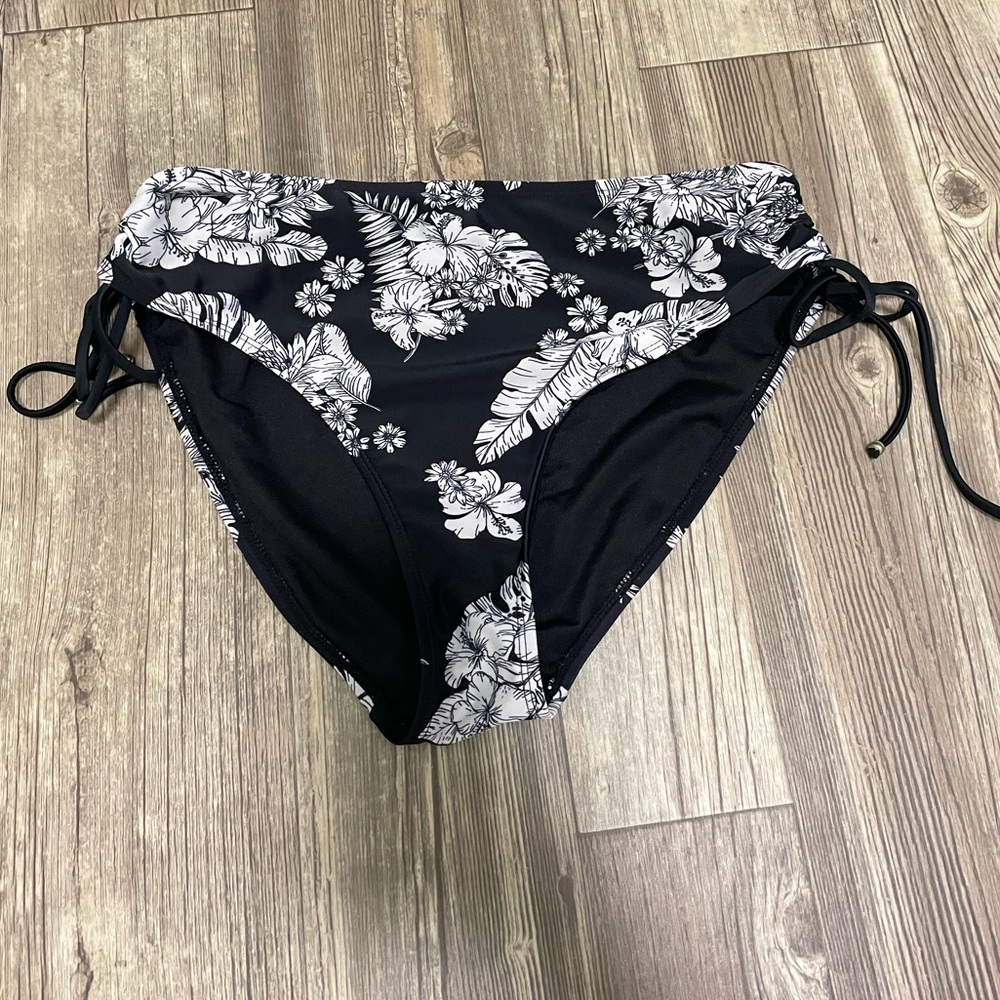 Black and White Floral swim Bottoms, Size Large (12/14)